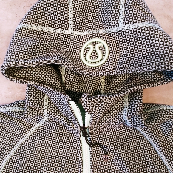 Lululemon Scuba Womens 4 Hoodie. Mint Green & Black Full Zip Sweater, thumb hole - Picture 3 of 14